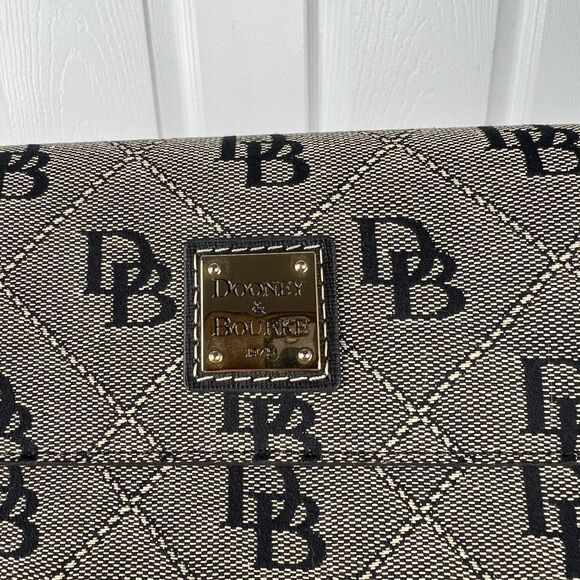 Dooney & Bourke Maxi Quilt Milly Wristlet NWOT $118 MSRP